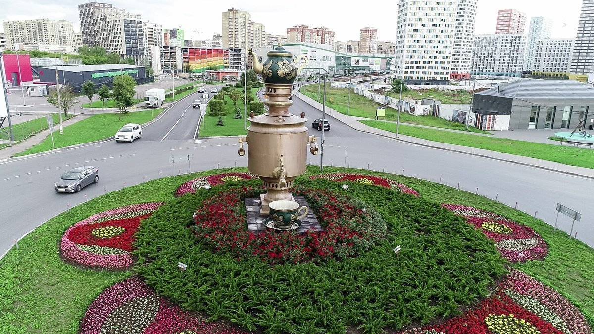 Памятник самовару.